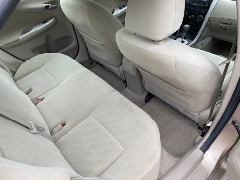 Used 2010 Toyota Corolla image 8