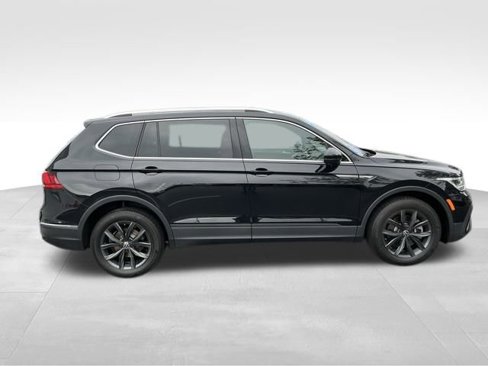 Certified 2022 Volkswagen Tiguan SE w/ Panoramic Sunroof Package image 6