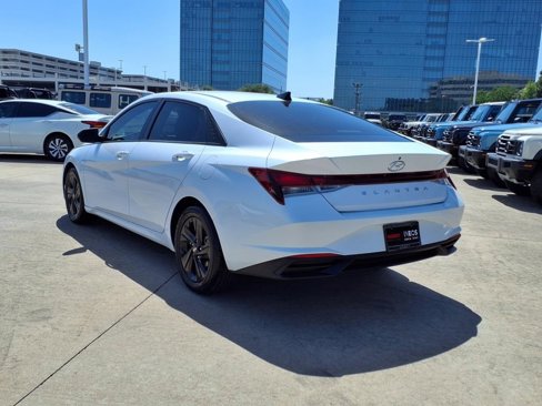 Used 2021 Hyundai Elantra SEL image 3