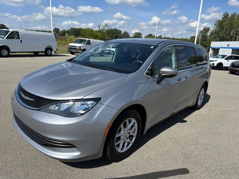 Used 2017 Chrysler Pacifica Touring image 13