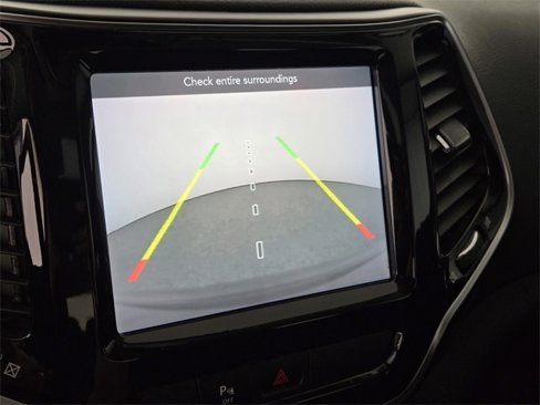 Used 2020 Jeep Cherokee Limited image 24