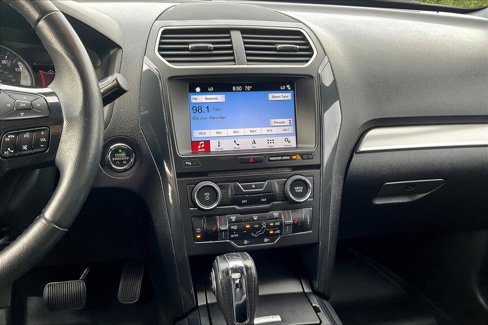 Used 2018 Ford Explorer XLT w/ Equipment Group 202A image 6