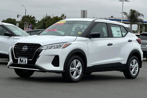 New 2025 Nissan Kicks Play S image 8