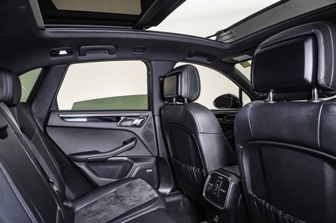 Certified 2021 Porsche Macan image 16