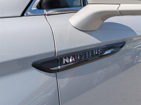 Used 2022 Lincoln Nautilus Reserve w/ Luxury Package image 10