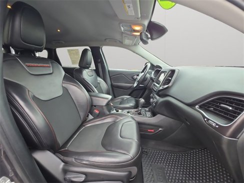 Used 2021 Jeep Cherokee Trailhawk w/ Comfort/Convenience Group image 12