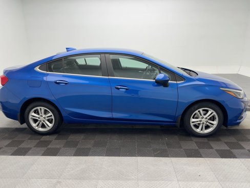Used 2017 Chevrolet Cruze LT w/ Convenience Package image 8