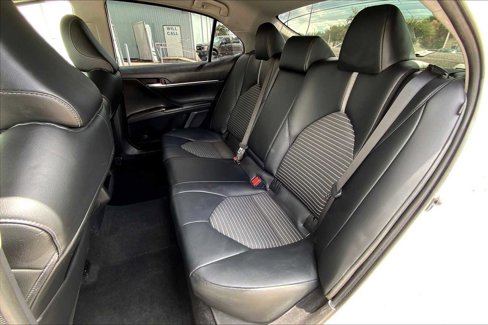 Used 2022 Toyota Camry SE image 19