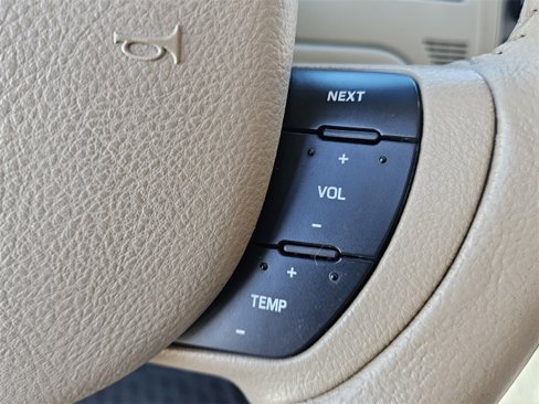 Used 2008 Lincoln Town Car Signature Limited image 36