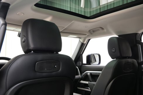 Used 2020 Land Rover Defender 110 First Edition image 25