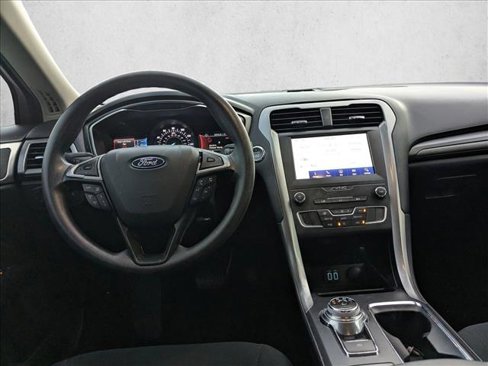 Used 2020 Ford Fusion SE image 17