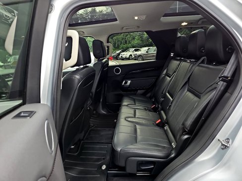 Used 2018 Land Rover Discovery SE image 50