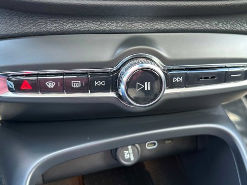 Used 2024 Volvo XC40 B5 Plus w/ Climate Package image 27