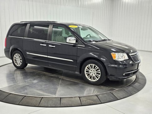 Used 2015 Chrysler Town & Country Touring-L w/ Driver Convenience Group image 35