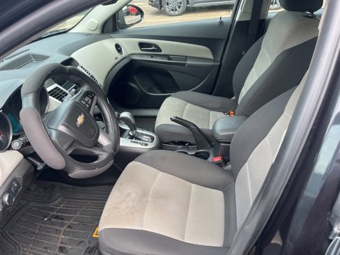 Used 2014 Chevrolet Cruze LS image 5