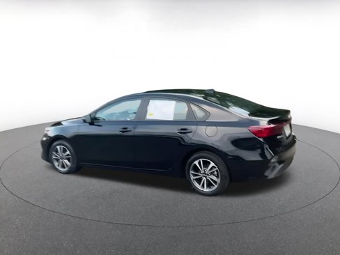 Used 2024 Kia Forte LXS image 9