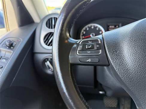 Used 2017 Volkswagen Tiguan Limited w/ Premium Package image 21
