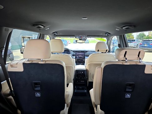 Used 2024 Jeep Grand Cherokee L Limited image 10