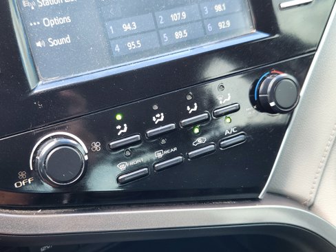 Used 2018 Toyota Camry LE image 21