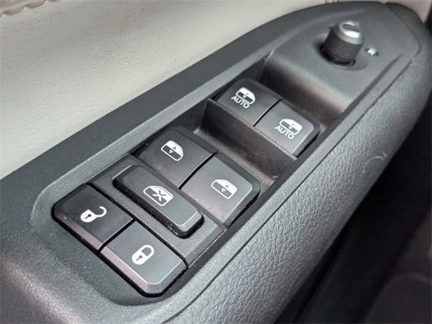 Used 2023 Jeep Compass Limited image 22