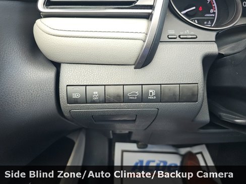Used 2023 Toyota Camry SE image 16