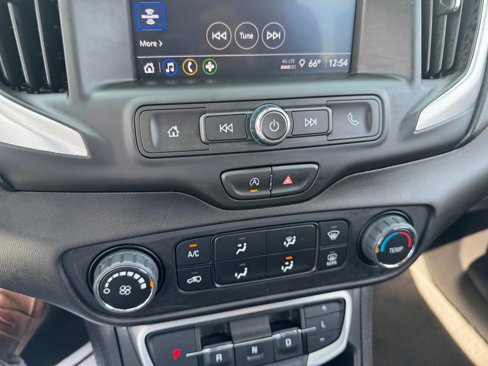 Used 2024 GMC Terrain SLE image 31