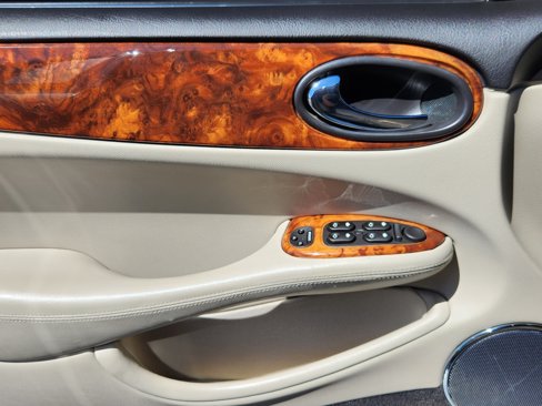 Used 2002 Jaguar XJ Sport image 7