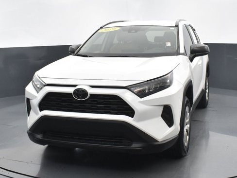 Used 2019 Toyota RAV4 LE image 8