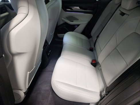 New 2025 Porsche Macan 4S Electric image 18