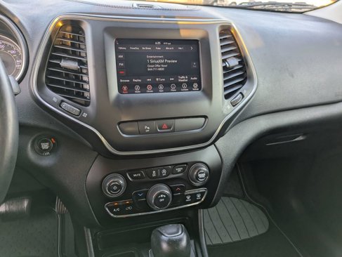 Used 2020 Jeep Cherokee Latitude Plus image 26