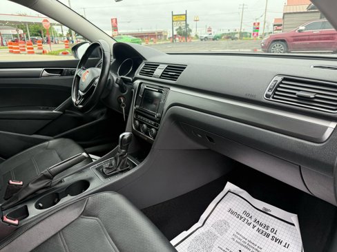 Used 2018 Volkswagen Passat 2.0T R-Line image 14