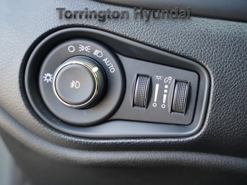 Used 2021 Jeep Renegade Latitude image 23