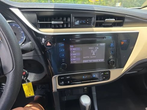 Used 2018 Toyota Corolla LE image 13