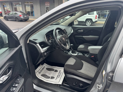Used 2014 Jeep Cherokee Latitude w/ Comfort/Convenience Group image 8