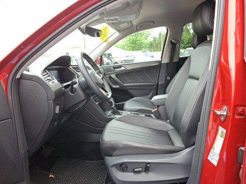 Used 2022 Volkswagen Tiguan SE image 14