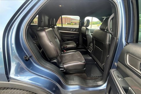 Used 2018 Ford Explorer XLT w/ Equipment Group 202A image 18