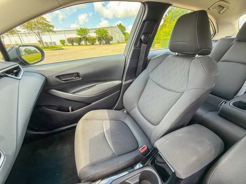 Used 2022 Toyota Corolla LE image 14