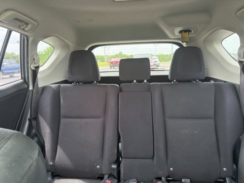 Used 2017 Toyota RAV4 LE image 19