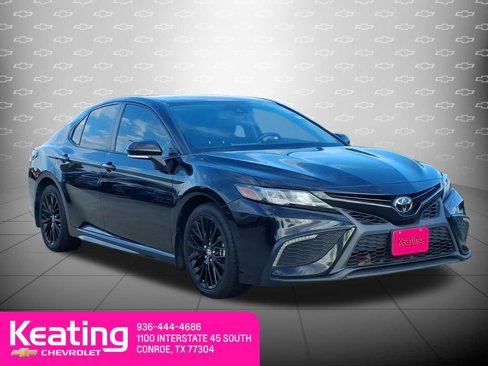 Used 2022 Toyota Camry SE image 3