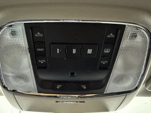 Used 2019 Chrysler 300 Limited image 21