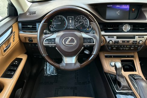 Used 2018 Lexus ES 350 w/ Navigation System Package image 17