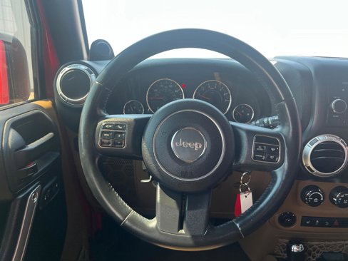 Used 2011 Jeep Wrangler Unlimited Rubicon w/ Connectivity Group image 19