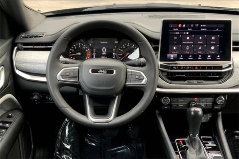 Used 2023 Jeep Compass Latitude image 5