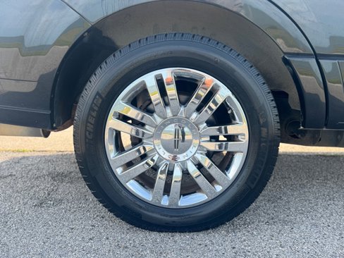 Used 2010 Lincoln Navigator 2WD image 11
