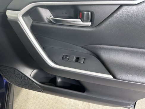 Used 2019 Toyota RAV4 XLE image 10