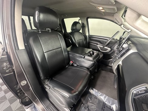 Used 2017 Nissan Titan SV image 12