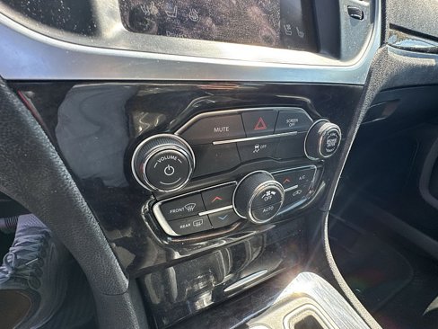 Used 2019 Chrysler 300 Limited image 32