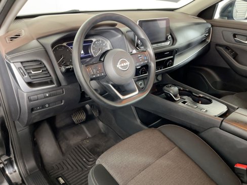 Used 2023 Nissan Rogue SV image 3