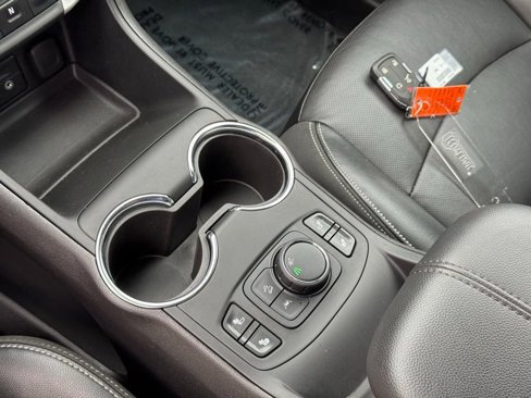 Used 2024 GMC Terrain SLT image 33