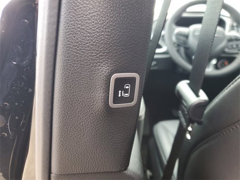 New 2025 Chrysler Pacifica Select image 14